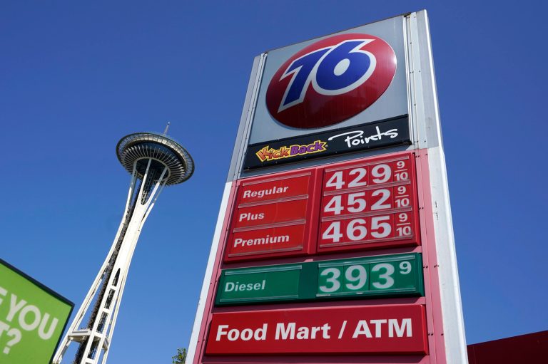 California gas prices hit record for second consecutive day