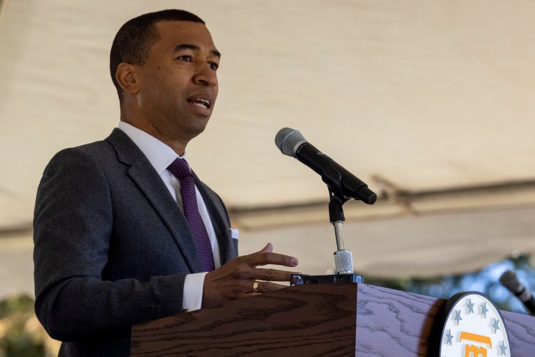 Alabama mayor Steven Reed prepares to run in district Supreme Court told state to redraw