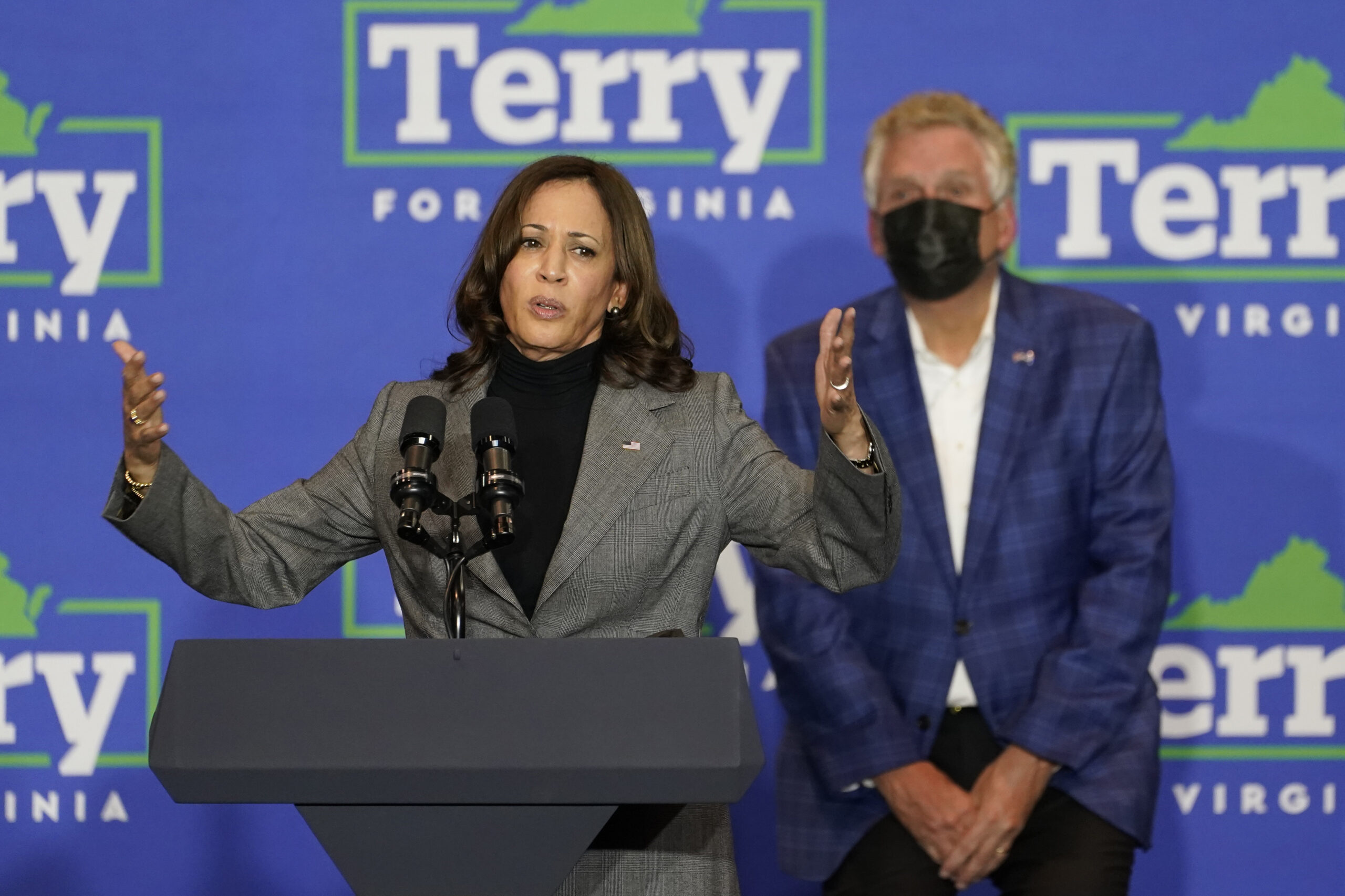 Terry McAuliffe, Kamala Harris