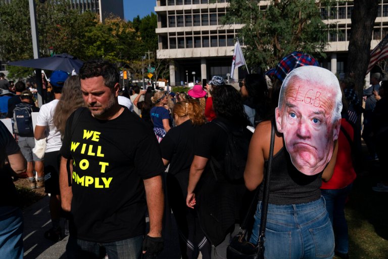 Thousands gather in LA to protest city worker vaccine mandate