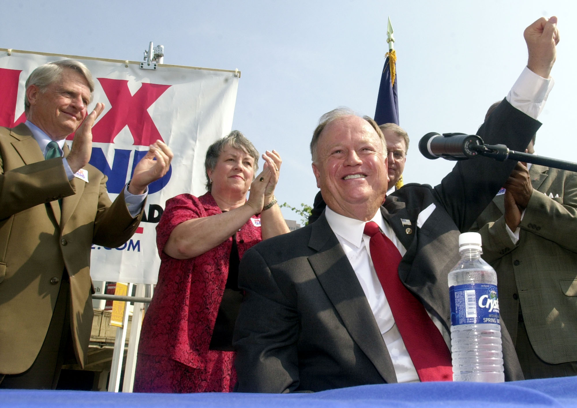 Former Georgia senator and Veterans Affairs administrator Max Cleland dies