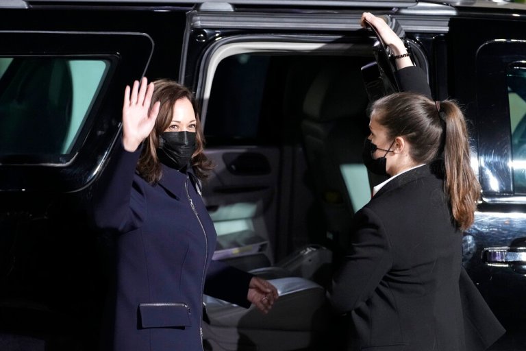 Harris and Macron sidestep submarine rift in talks