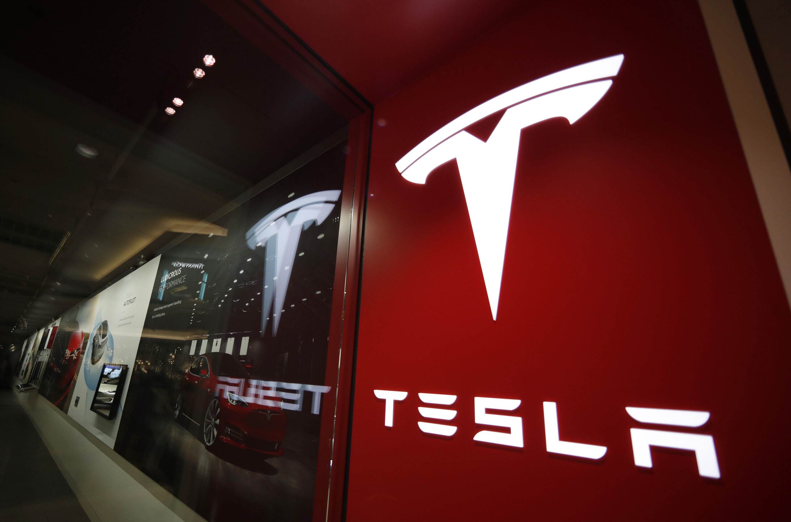 JPMorgan Chase sues Tesla for Musk tweet that affected finance agreement