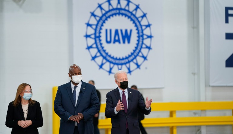 Biden applauds pro-union vote at Ohio battery factory