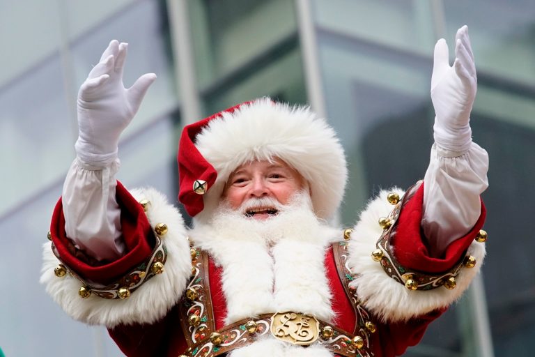 Sheriff’s office apologizes after Santa applies for concealed handgun permit