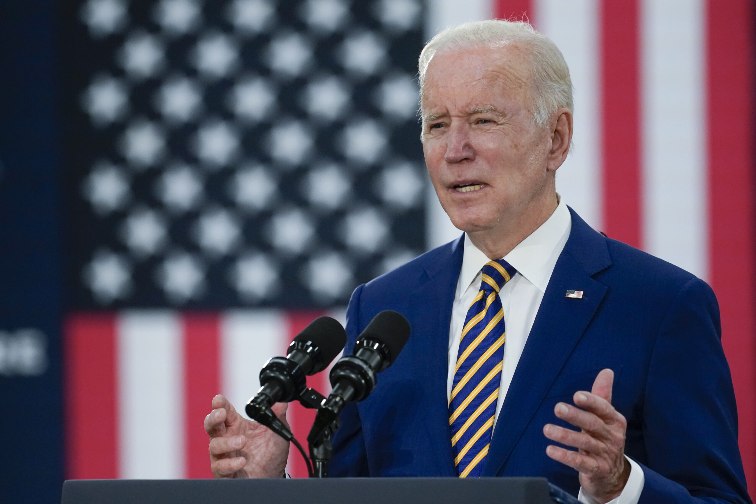 Federal appeals court reinstates Biden COVID-19 vaccine mandate for large businesses