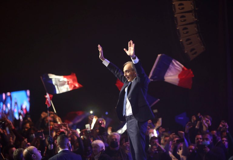 French right-wing presidential candidate attacked by protester during his first campaign event