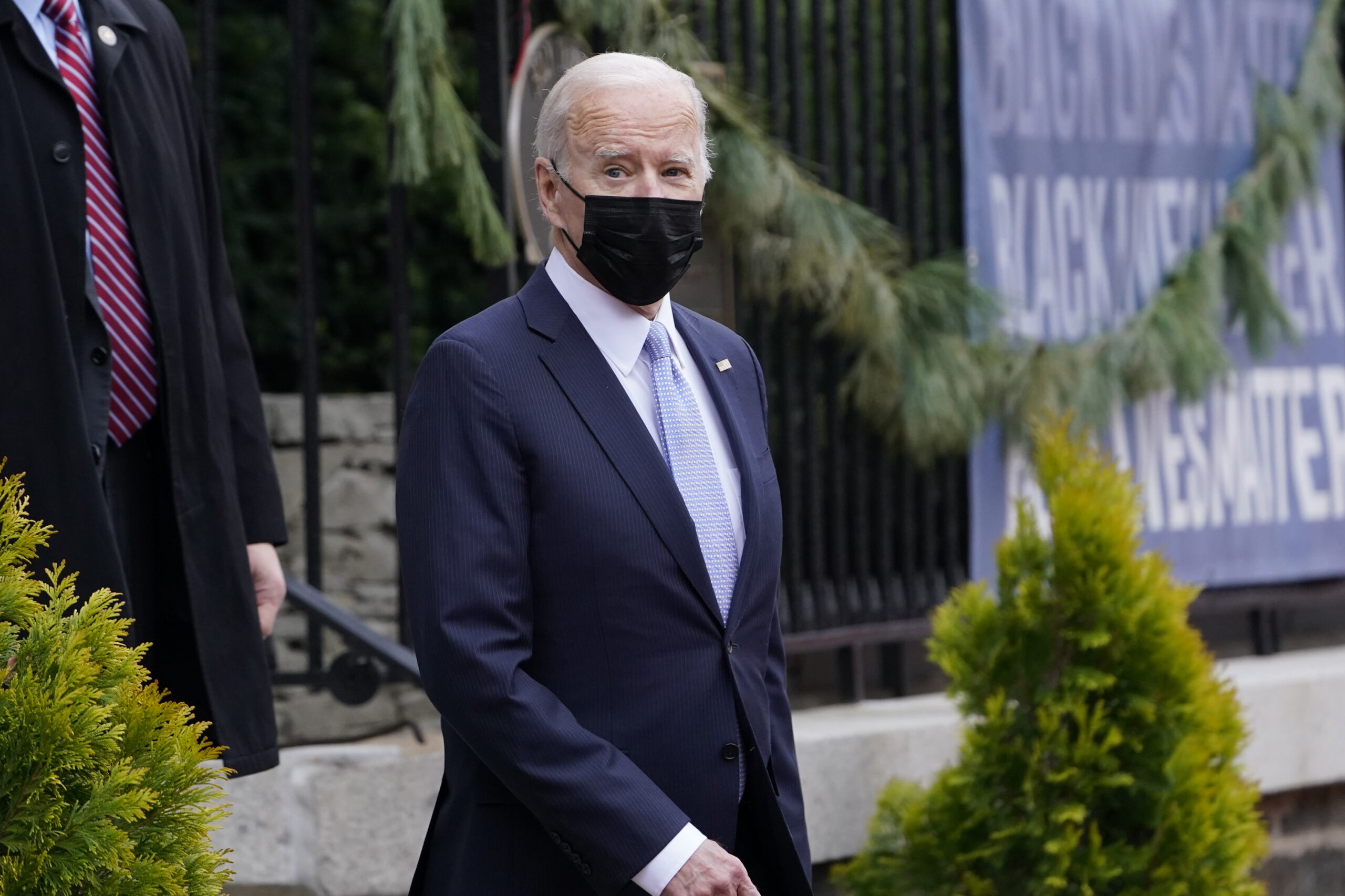 Most say Biden failing COVID fight, Trump better 49%-39%