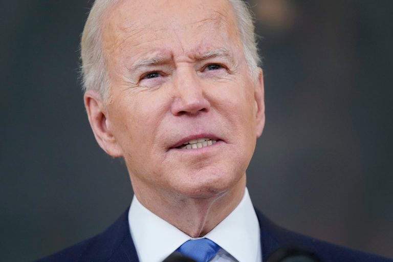 Biden praises Trump to sell vaccines and boosters in face of omicron wave