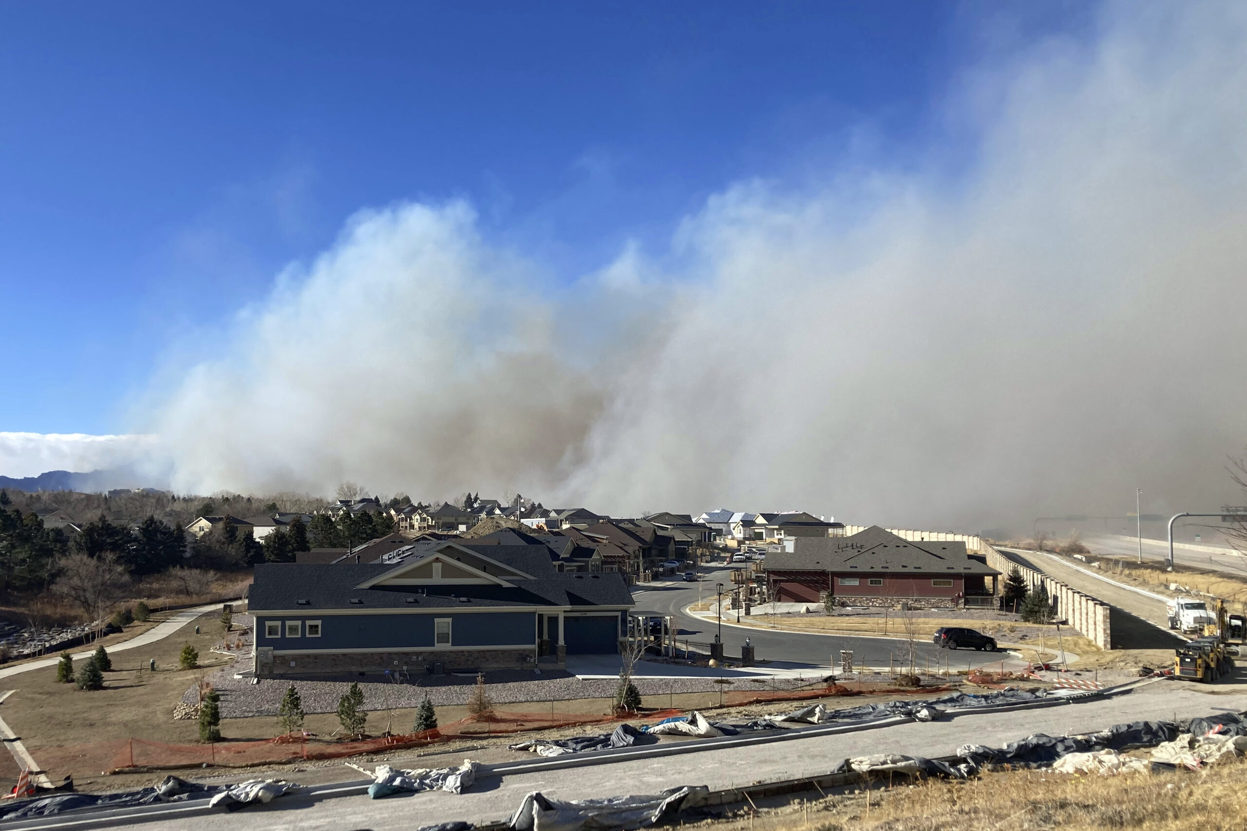 Colorado towns told to evacuate over threat of wind-fueled fires