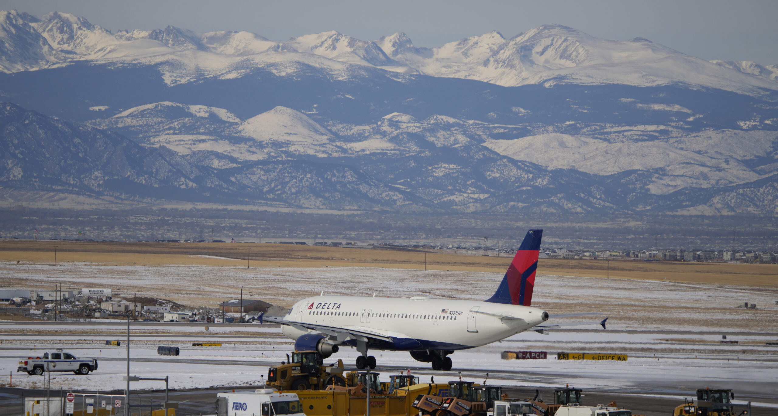 Massive winter storm has shut down more than 1,000 flights in US