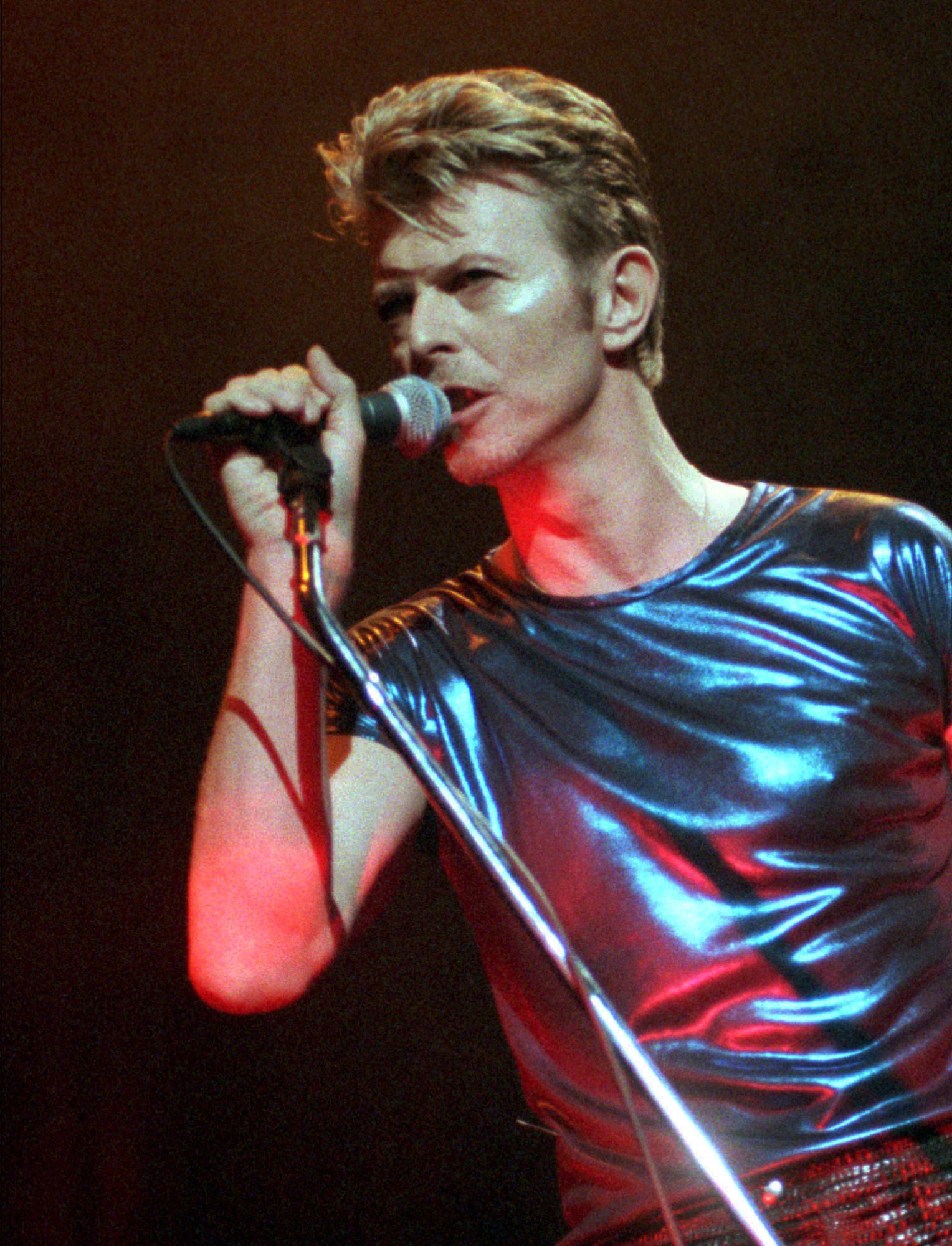 David Bowie’s estate sells music catalog to publishing arm of Warner Music Group
