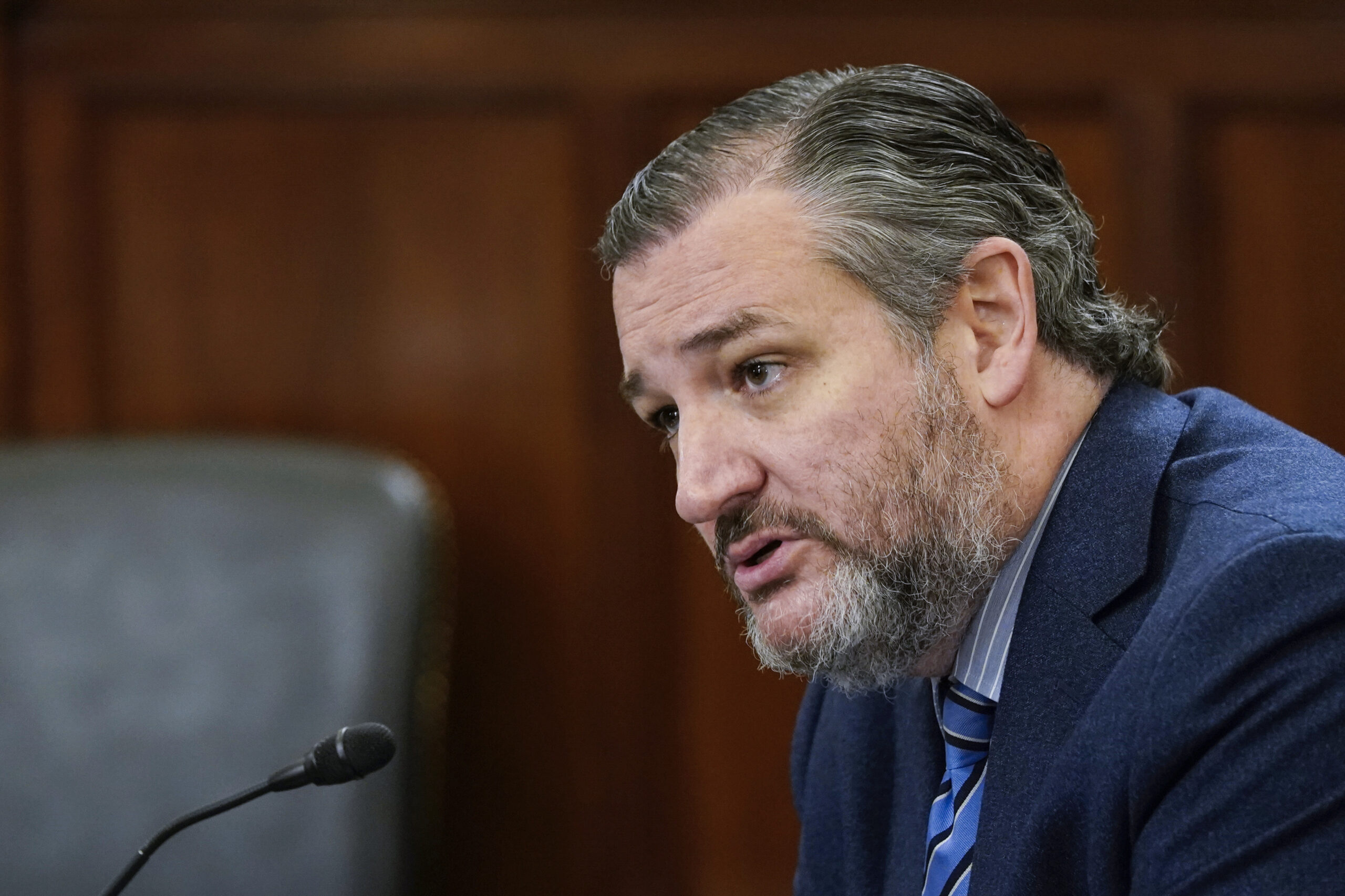 Ted Cruz grills FBI on Ray Epps, asks if FBI had informants on Jan. 6