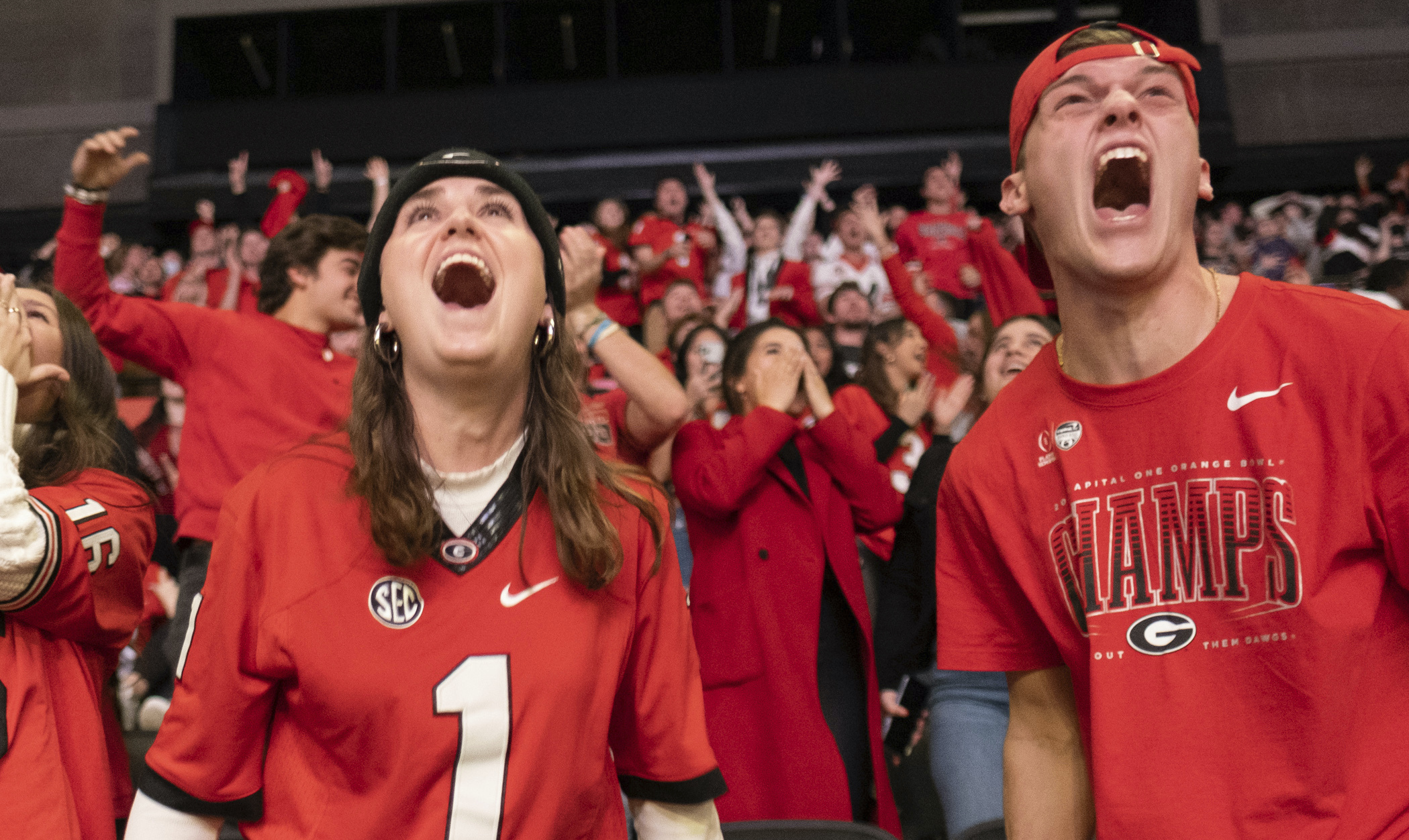 WATCH: Georgia Bulldogs fans party in streets after winning national championship
