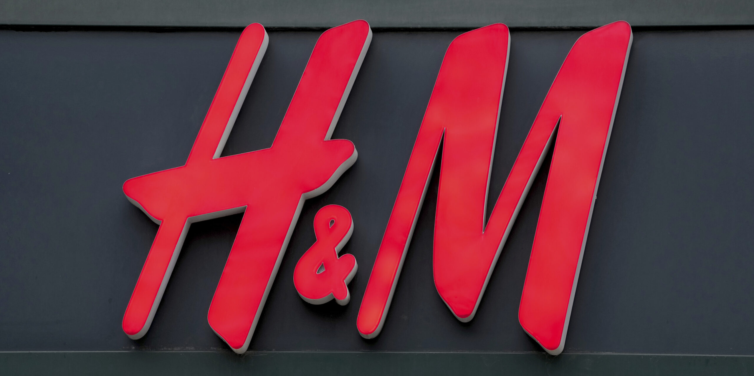 H&M reaches $36 million settlement over unused gift cards