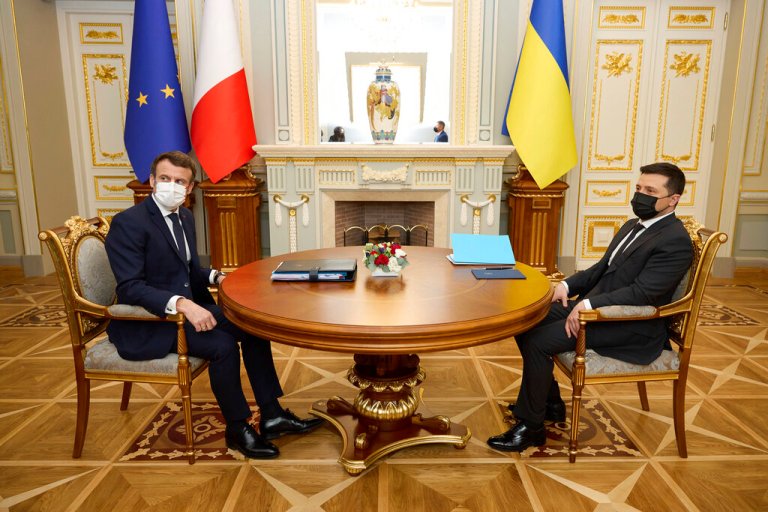 Zelensky says Macron urged him to yield territory in bid to end Ukraine war