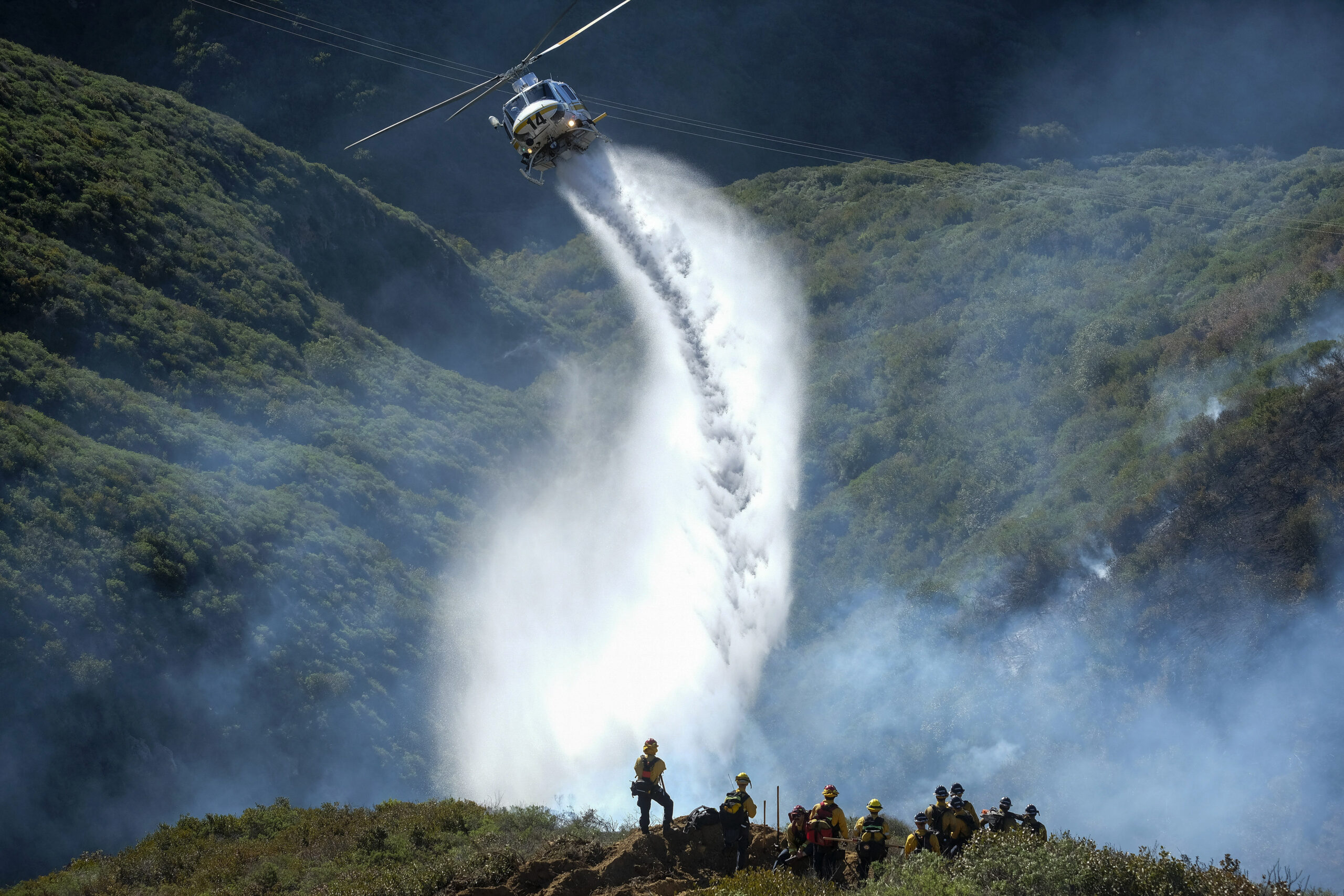 Major brush fire prompts mass evacuations in Laguna Beach, California