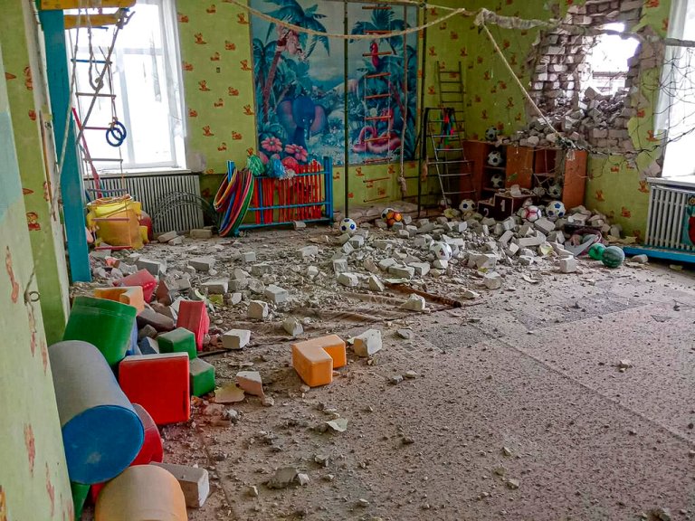 Ukraine, Russian rebels accuse one another of shelling local villages