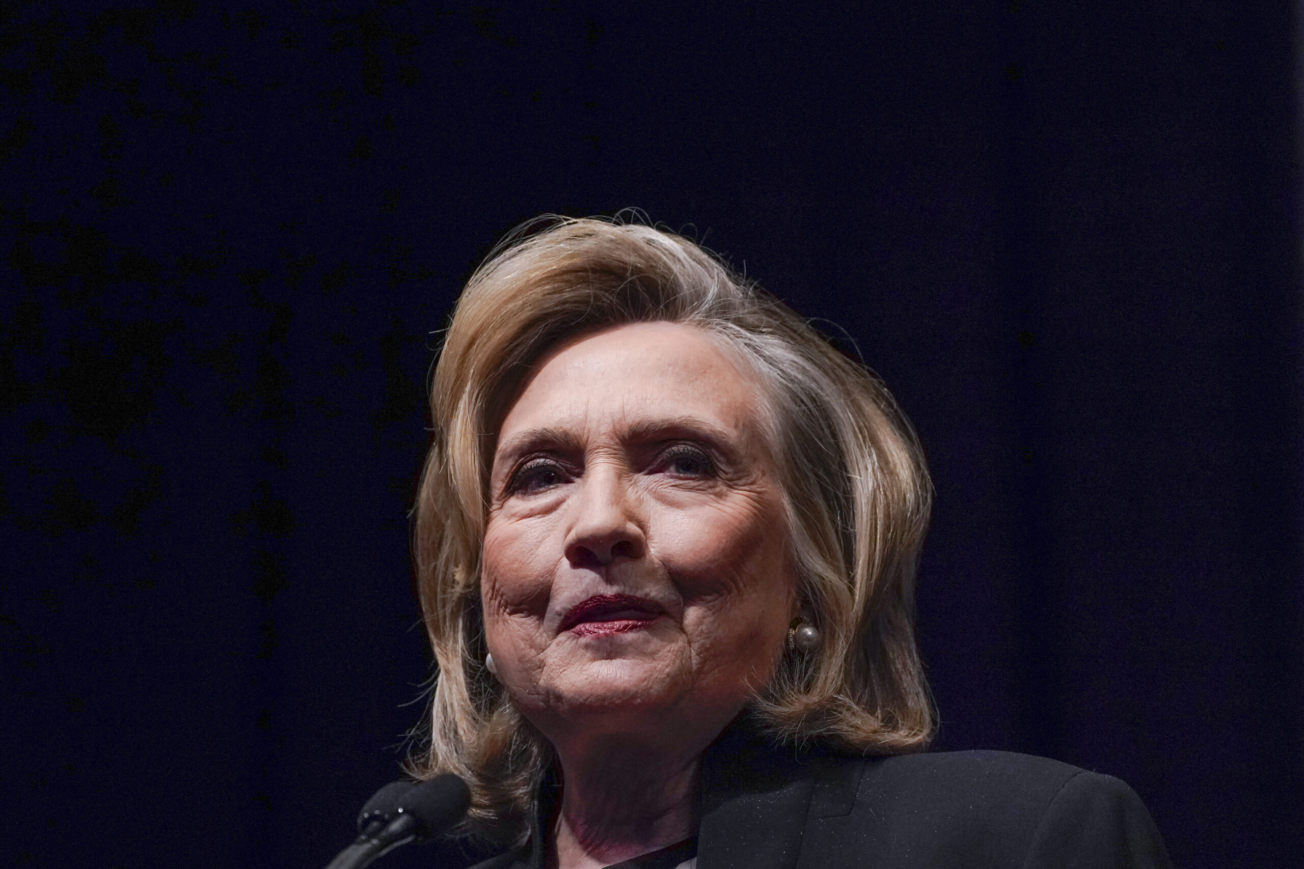 Hillary Clinton promotes cyberattacks against Russia