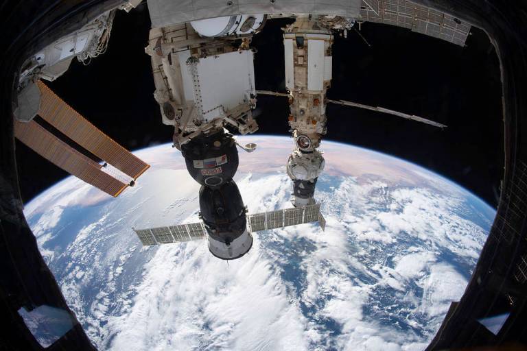Russian space chief talks of space station crashing down to Earth