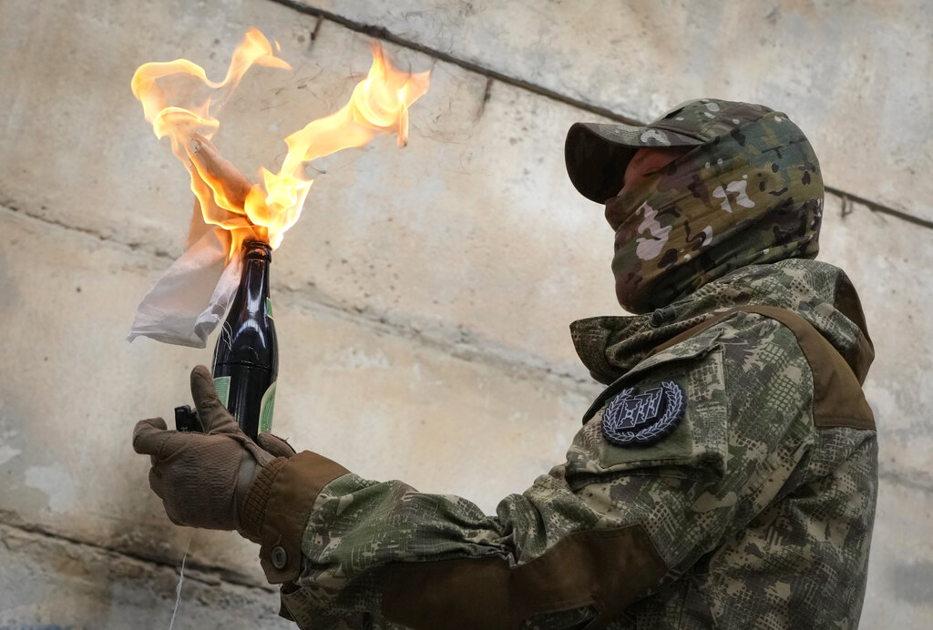 WATCH: Man hurls Molotov cocktail at Kremlin wall