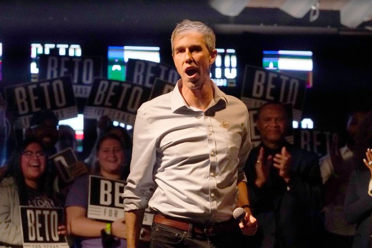 Uvalde shooting: Beto O’Rourke confronts Greg Abbott onstage during press conference