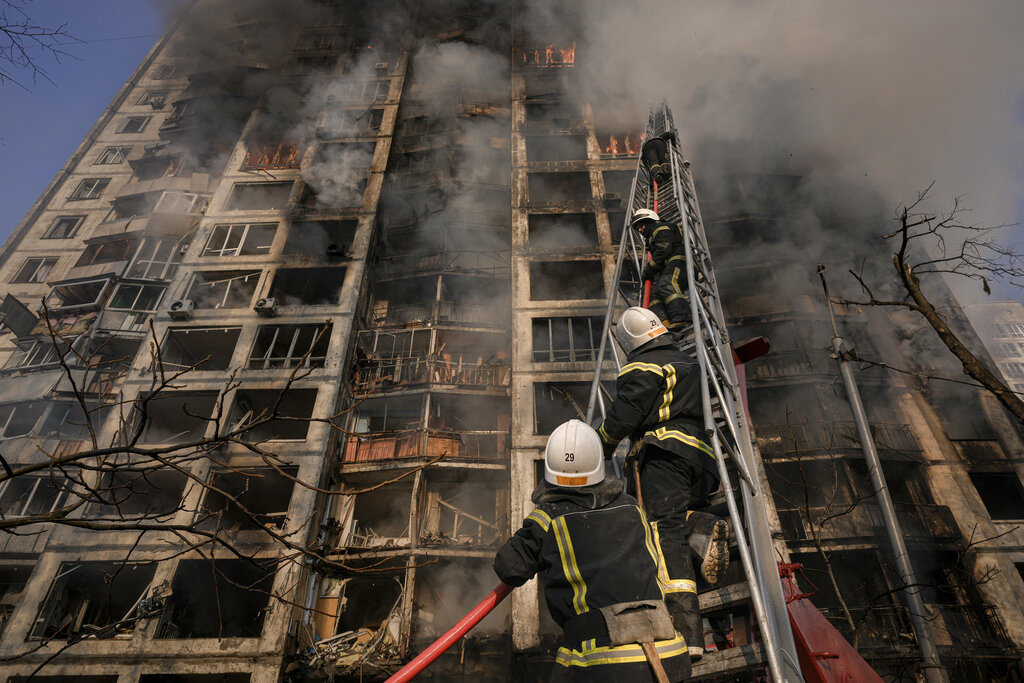 ‘Dangerous moment’: Klitschko announces 35-hour curfew as Kyiv braces itself