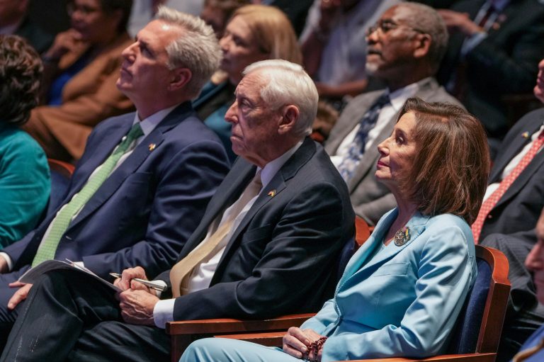 WATCH: Steny Hoyer needs to be reminded to stand for Zelensky