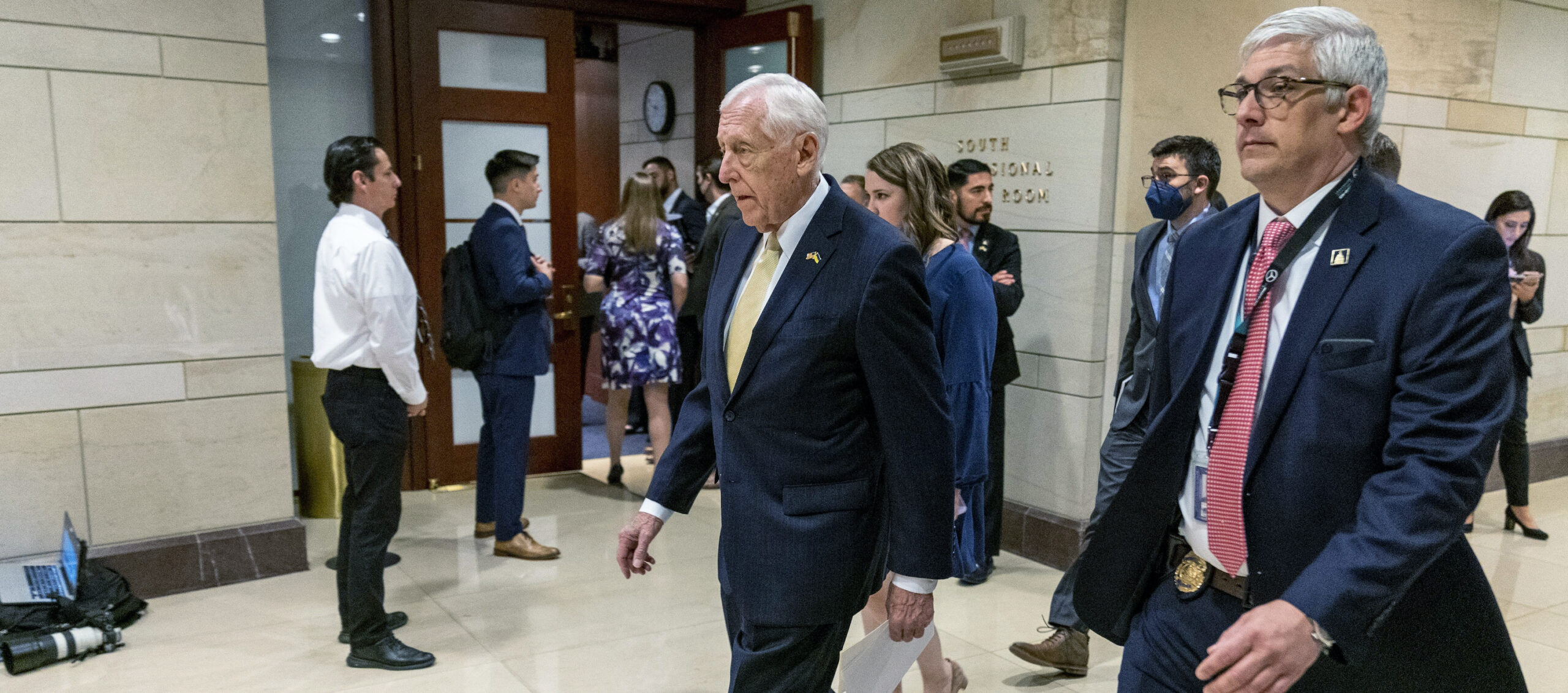 Steny Hoyer: House will soon hold ex-Trump officials Navarro and Scavino in contempt