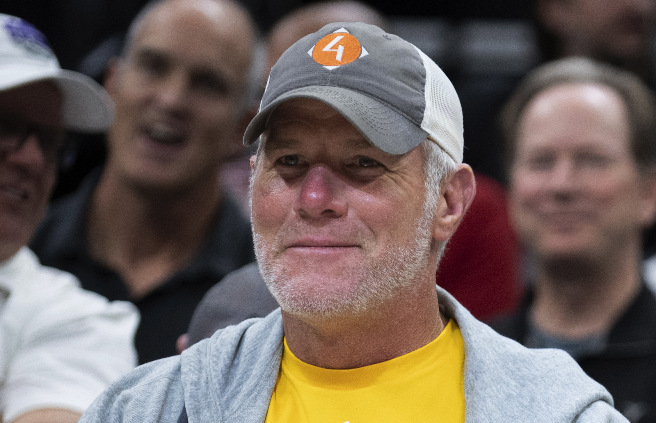 Brett Favre demands boycott of Fox News following Tucker Carlson exit