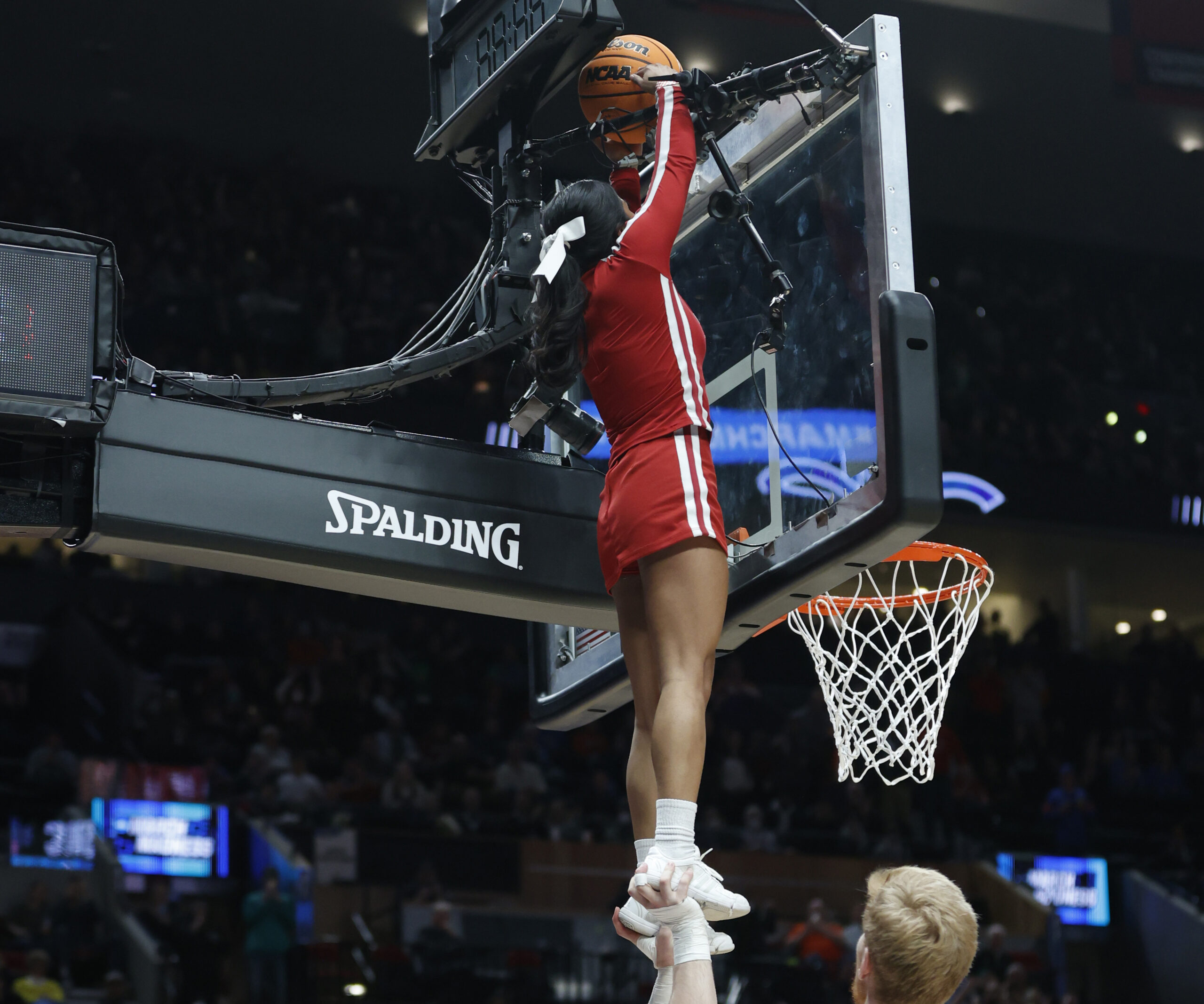 WATCH: Indiana cheerleaders get March Madness shining moment