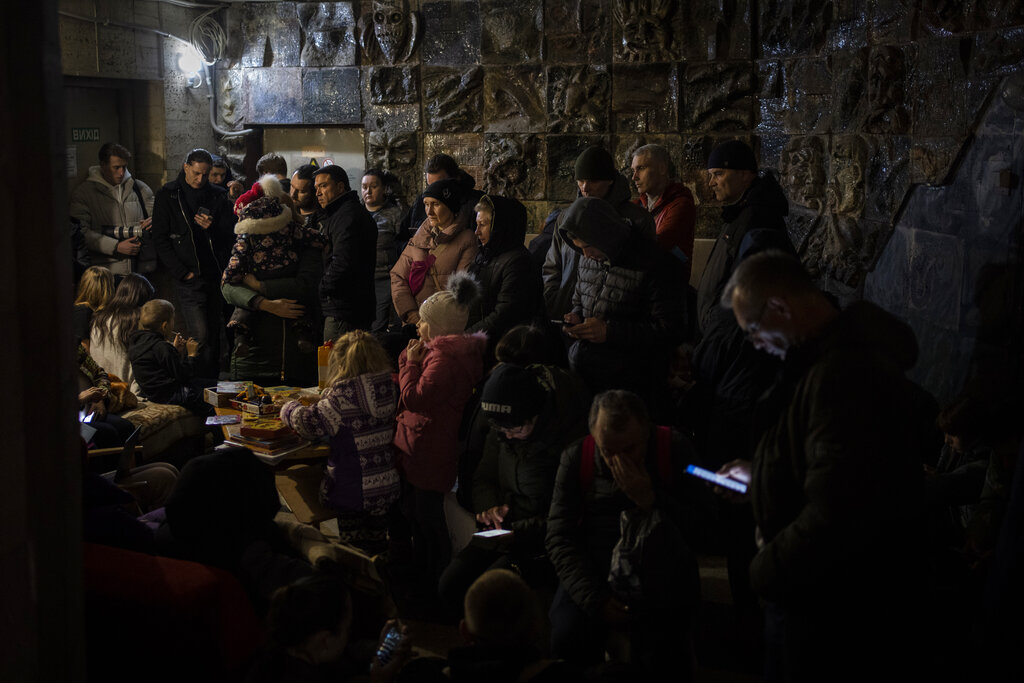 Officials: Russia bombed Mariupol school housing 400