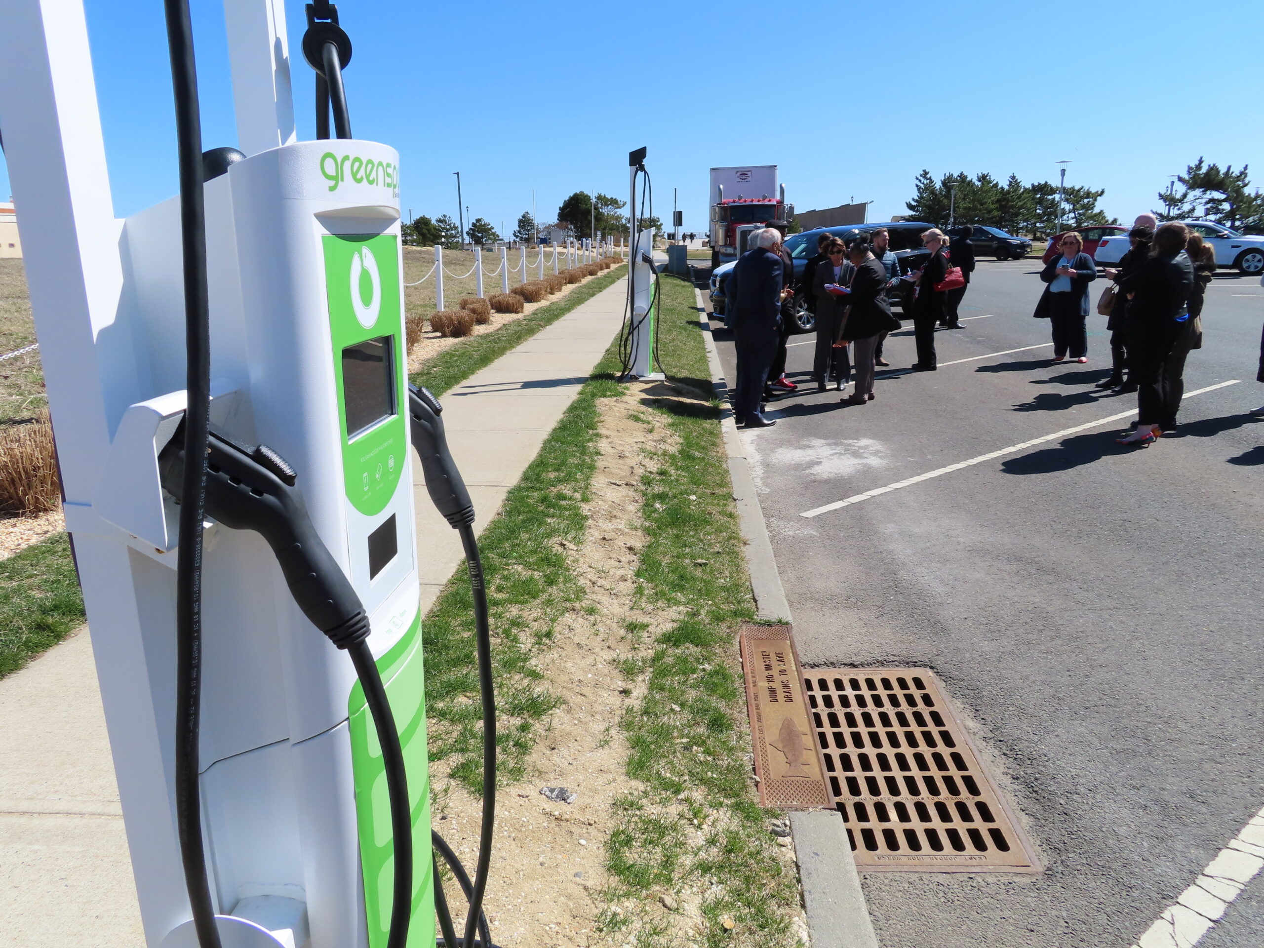 Biden admin proposes standards for national electric vehicle charging network