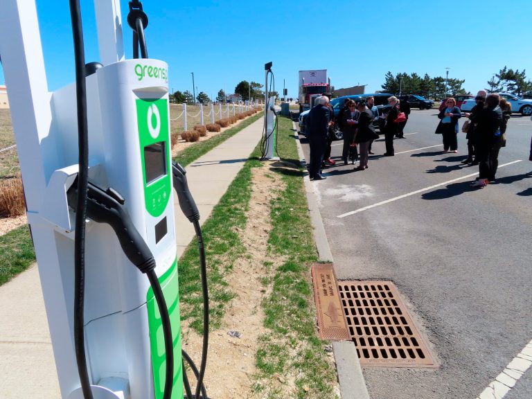 Biden admin proposes standards for national electric vehicle charging network