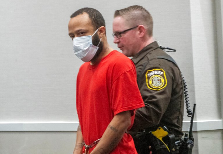 Darrell Brooks Jr. enters the Waukesha County Courthouse.