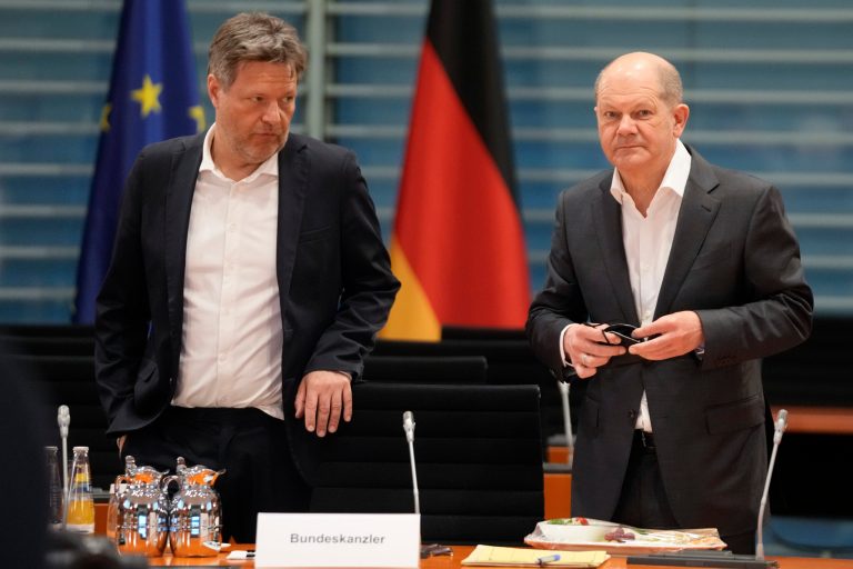 German Chancellor Olaf Scholz, right, and Vice Chancellor and Economy and Climate Minister Robert Habeck.