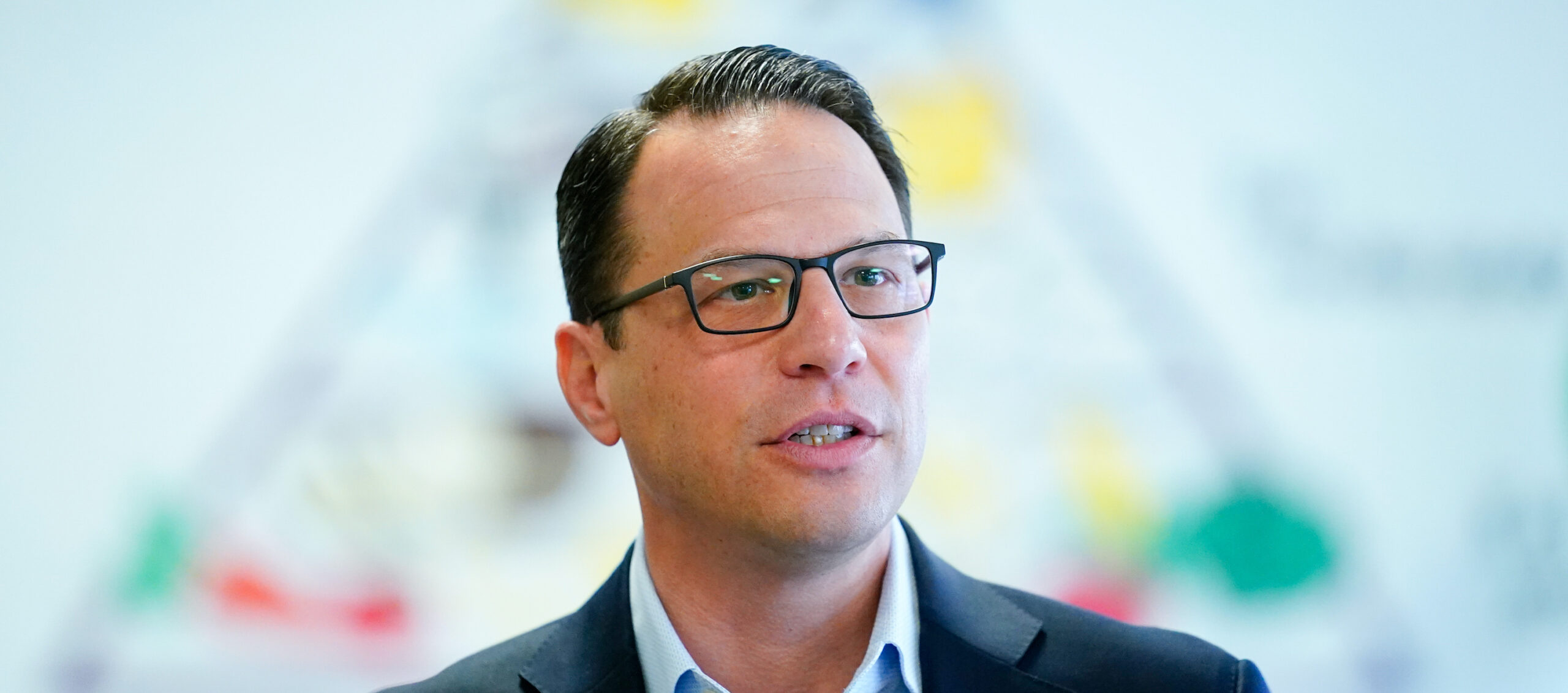 Democratic governor hopeful keeps distance from new Philadelphia mask mandate