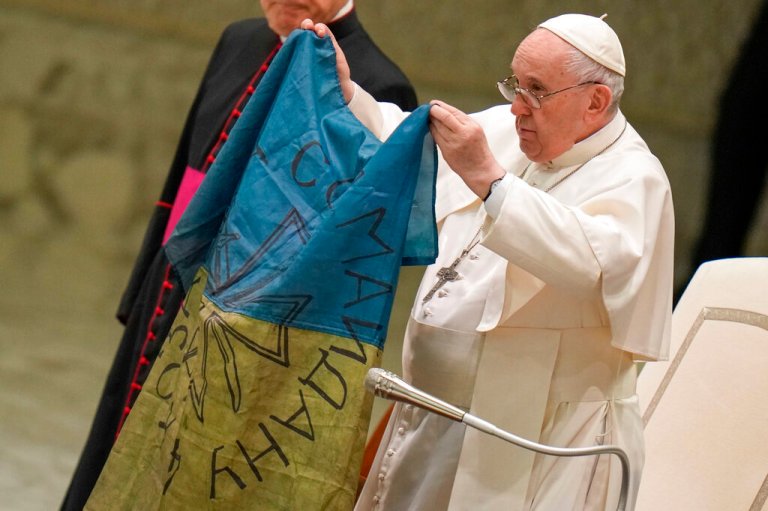 Pope Francis kisses Ukrainian flag, denounces the ‘massacre of Bucha’