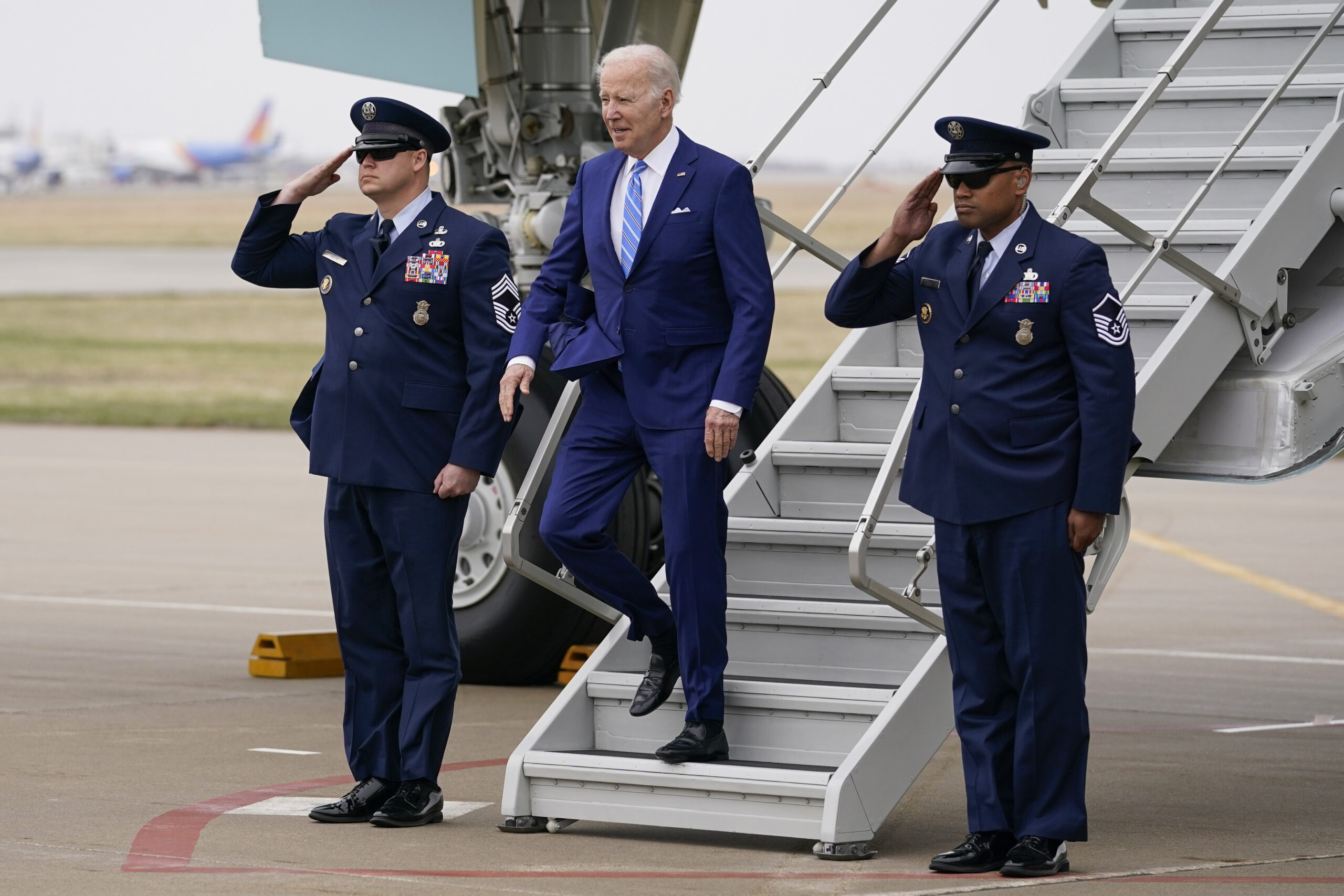 Biden vows to support New York after subway attack