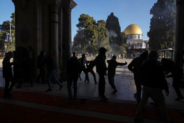 Palestinians clash with Israeli security forces at the al Aqsa Mosque compound in Jerusalem's Old City on Friday.