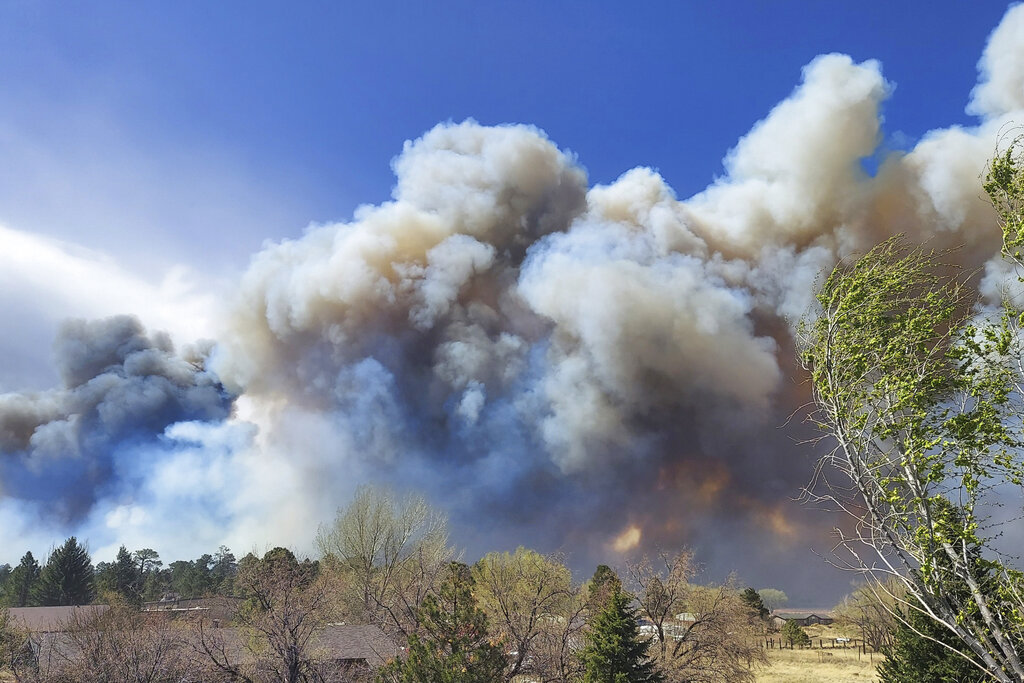 Arizona wildfires force evacuations from 750 homes