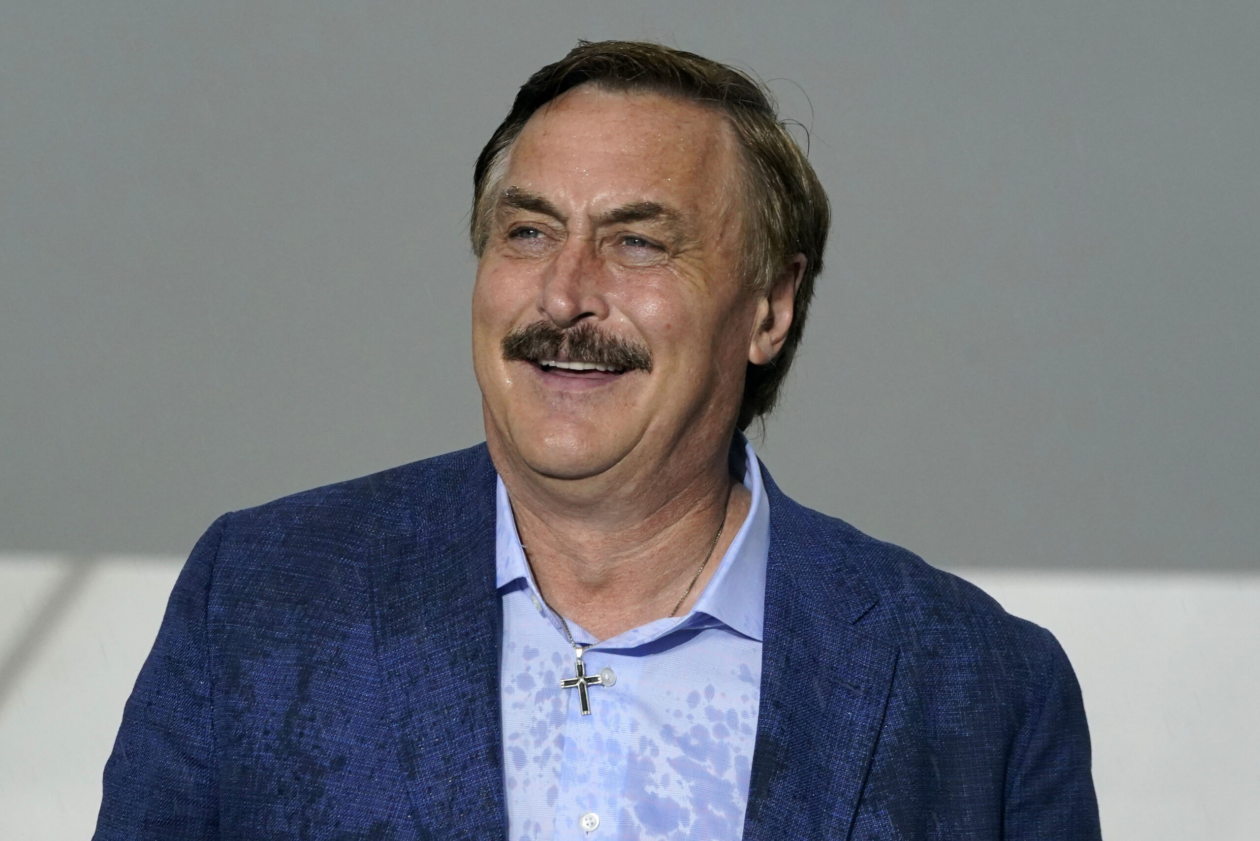 California restaurant pushes back after receiving backlash for Mike Lindell visit