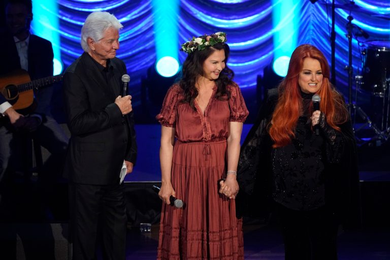 WATCH: Wynonna Judd announces she’ll continue with tour as Naomi Judd remembered