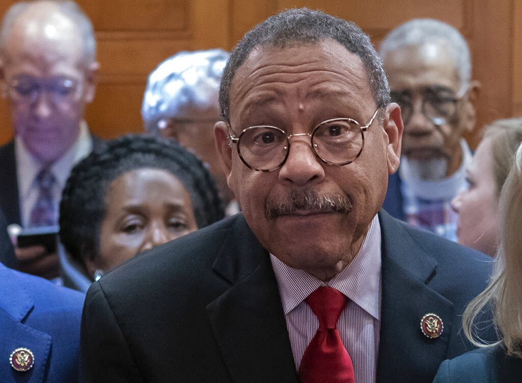 Top Democrat spends campaign cash at private golf club despite Ethics investigation