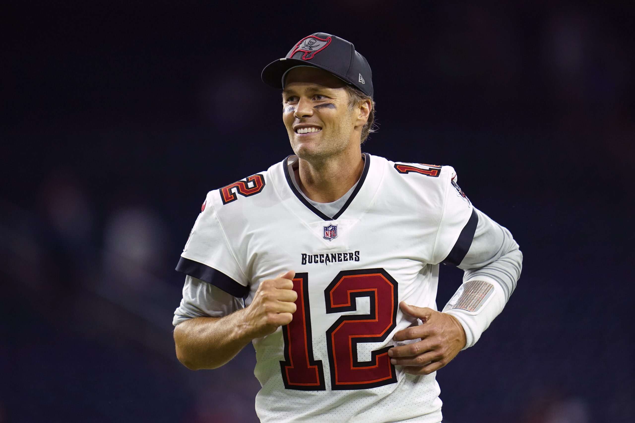 WATCH: Real or fake? Internet split over video of Tom Brady golf shot