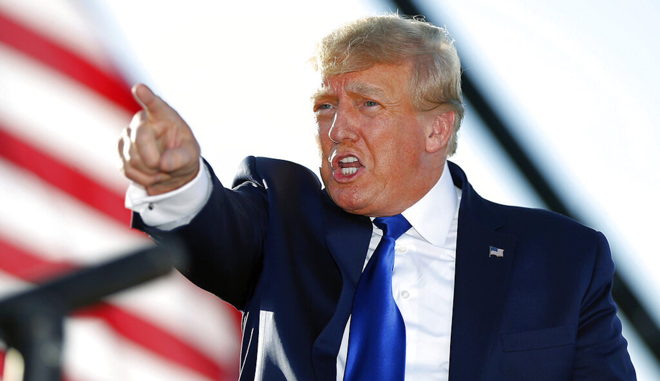 Trump holds rally in Wyoming as he tries to oust Liz Cheney