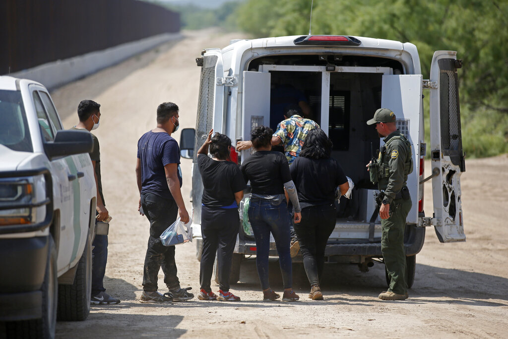 Cities large and small react to buses carrying migrants to their doorstep