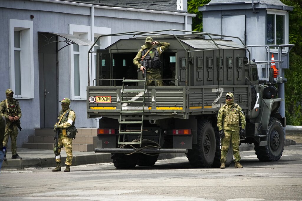 Russia shells Kramatorsk and Kherson ahead of unilateral Christmas ceasefire