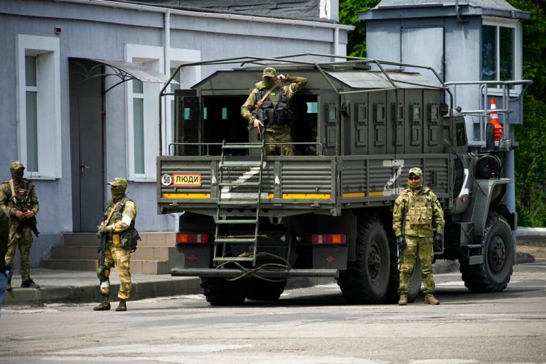 Russia shells Kramatorsk and Kherson ahead of unilateral Christmas ceasefire