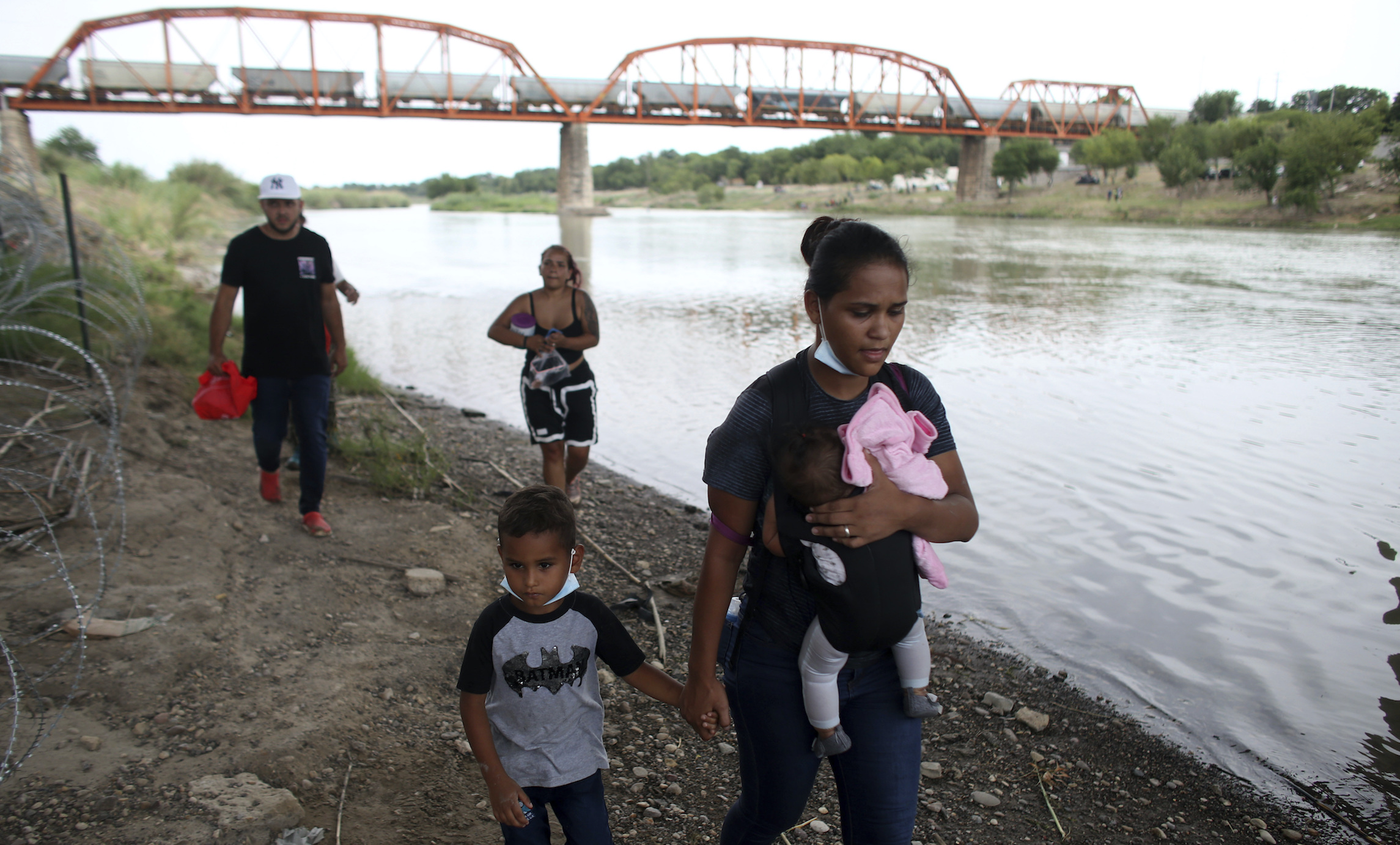 Biden administration asks Supreme Court for delay in Title 42’s end